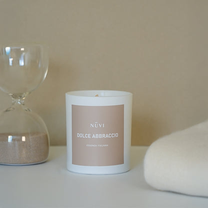 Dolce Abbraccio - Candela profumata NUVI in cera di soia