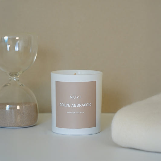 Dolce Abbraccio - Candela profumata NUVI in cera di soia
