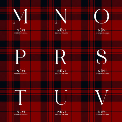 Candela profumata NUVI – Tartan Rosso | Personalizzabile con lettera