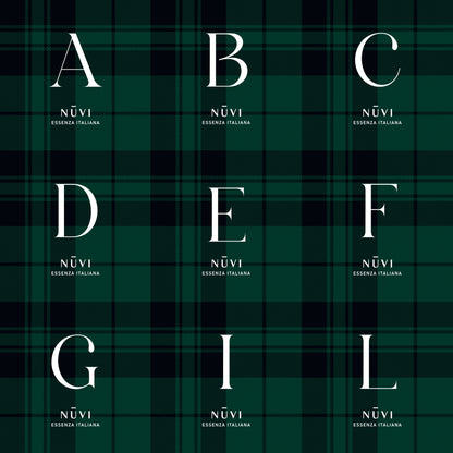 Candela profumata NUVI – Tartan Verde | Personalizzabile con lettera